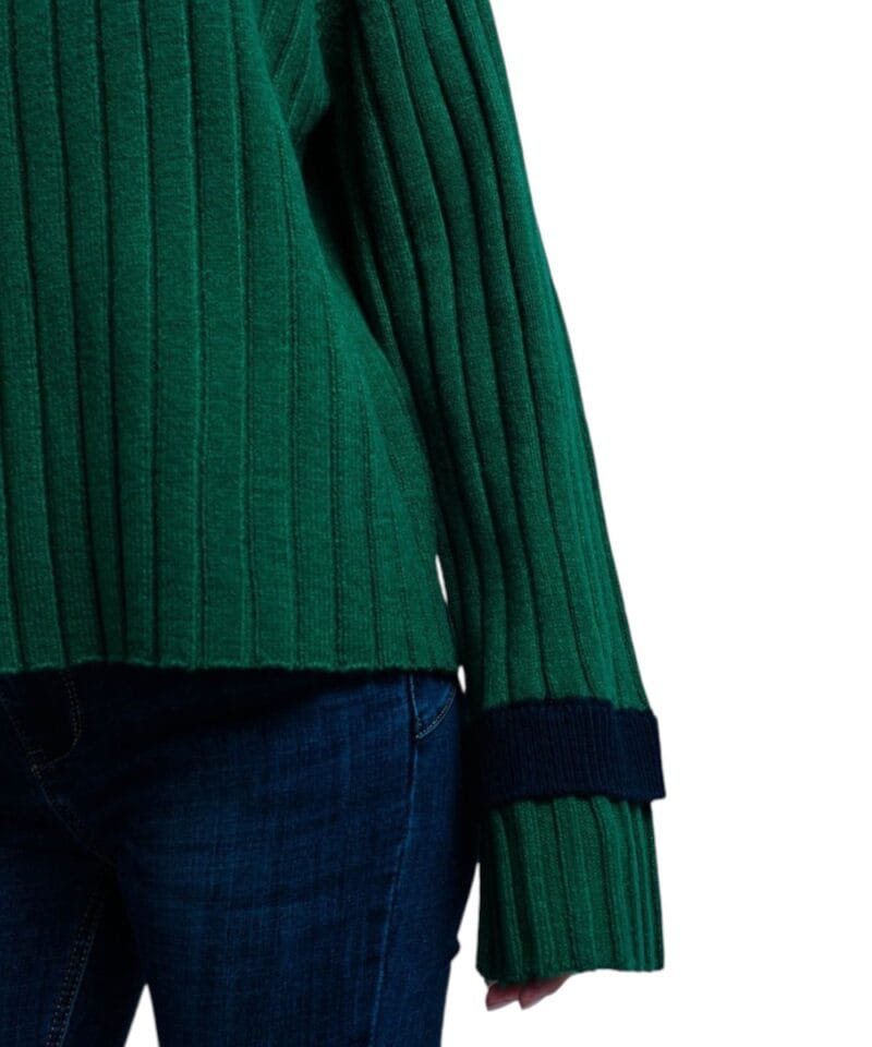 Groene-Trui-Billy -groen groene-dames-truien-kabel-gebreid-met-wijde-mouwen-en-streep-fashion-sweaters-online-kopen-warme truien details-Photoroom