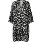 Jurk-Happy-Zebra-zwart-zwarte-korte-dames-jurken-met-zebra-print-zomer-jurk-dresses-jurkjes-kopen-bestellen-trendy-Photoroom