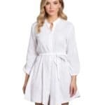 Jurk-Summer-Love-witte-wit-zomer-katoenen-hemdjurk-leuke-lange-mouwen-katoenen-jurk-tailleband-fashion-kleding-dames-kopen-bestellen model-Photoroom