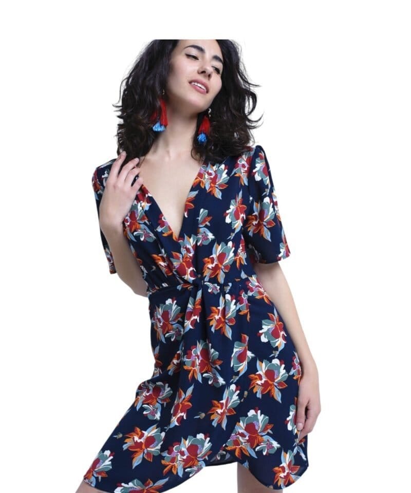 Jurk-happy-flowers-blauw-blauwe-navy-zomer-korte-jurken-met-bloemen-print-dames-kleding-midi-dress-with-ruffle-detail-in-floral-print-bestellen-Photoroom
