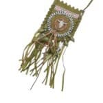 Ketten-Boho-Bull-Skull-groen-groene-lange-ketting-met-klein-tasje-boho-bedels-franjes-trendy-festival-kopen-details (1)-Photoroom
