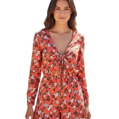 Koraal Jumpsuit-Happy-Flowers- koraal met bloemenprint playsuit-broekpakje-playsuit strik detail-sexy-festival-kleding-fashion-model-Photoroom