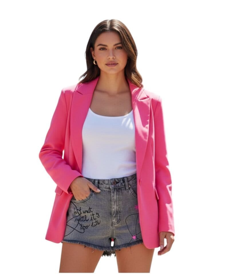 Korte Spijkerbroek Paint Jeansshort-korte-spijkerbroek-zwart-met-print-tekst-do-not-wait-trendy-dames-shorts-broeken-jeans-kopen-bestellen-model-Photoroom