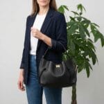 Leren Handtas Flora zwart zwarte leer bag in bag handtassen gouden draaislot chique dames tassen kopen model