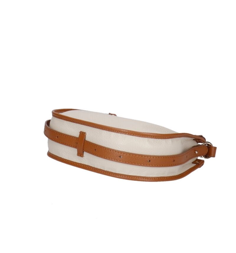 Leren Handtas Nuccia beige half ronde schoudertas cognac hengsels details chique trendy dames tassen leer kopen onderkant