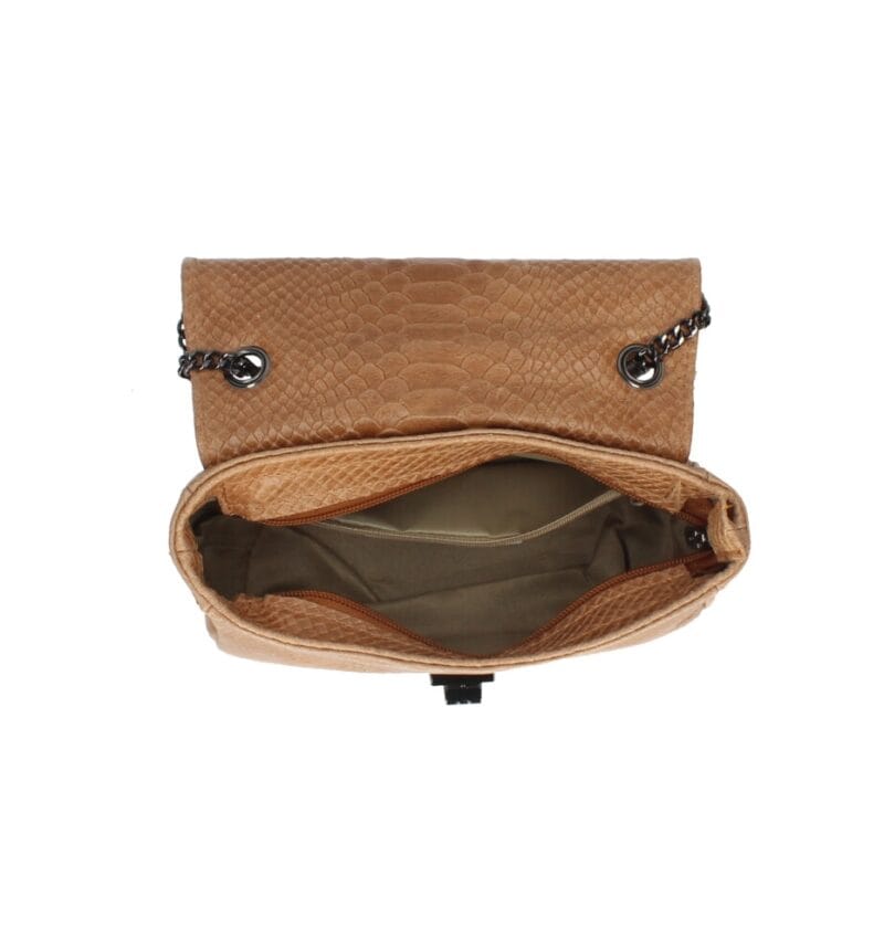 Leren Schoudertas Eva Snake cognac trendy leren schoudertas slangenprint donker metalen kettinghengsel kopen bestellen open