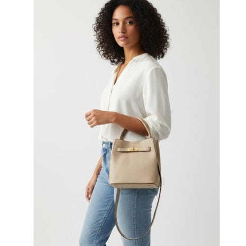 Leren Schoudertas Gioia taupe stevig Bag in Bag losse etui gouden draaislot fashion italiaans leer dames tassen kopen bestellen model 1