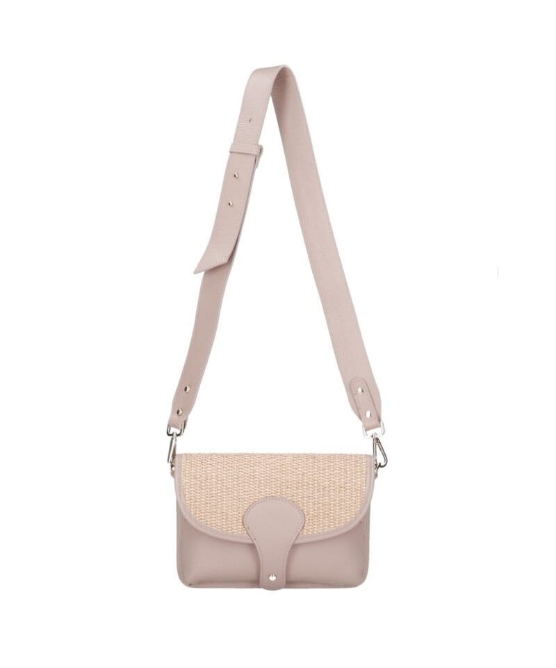 Leren Schoudertas Noa poederoze pink raffia details leer schoudertassen chqiue goud beslag uniek kopen bestellen