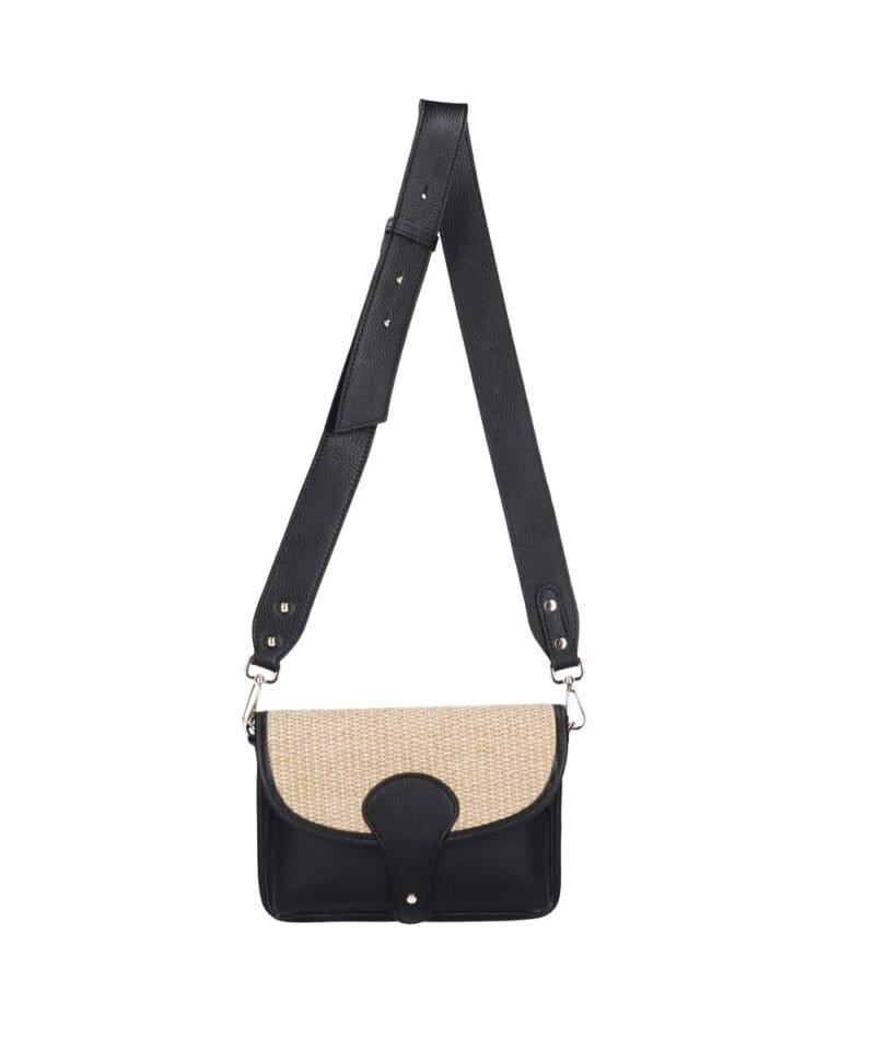 Leren Schoudertas Noa zwart zwarte raffia details leer schoudertassen chqiue goud beslag uniek kopen bestellen