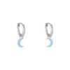 Oorbellen-Pastel-Moon-zilver-zilveren-oorbellen-met-blauw-blauwe-halve-maan-moon-bedel-evil-eye-oorbellen-kopen-Photoroom