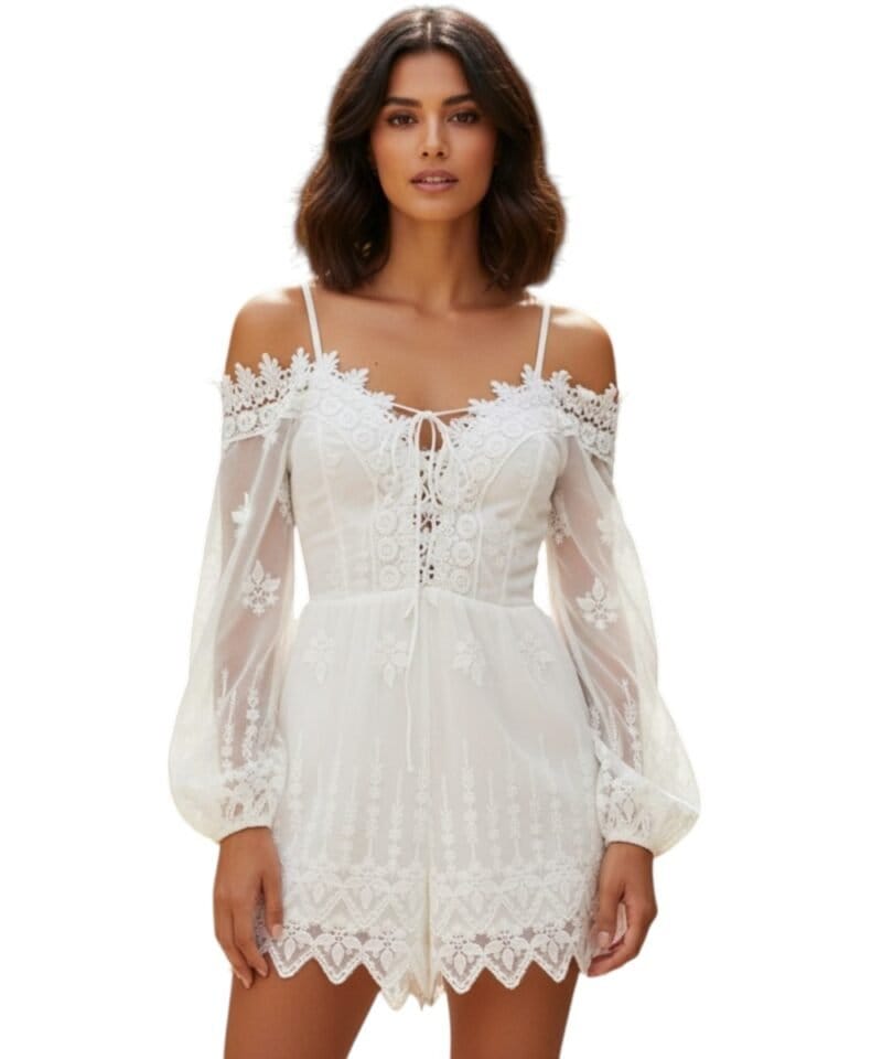 Playsuit-romantic-wit-witte-dames-korte-jumpsuit-festival-details-model-Photoroom