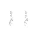 RVS-Oorbellen-Rebel-zilver-zilveren-dame-oorbellen-tekst-rebel-waterbestendige-trendy-oorbel-earrings-kopen-bestellen-Photoroom