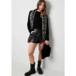Sjaal Bee Love zwart wit groen rode print sjaal bijen print classy chique wintersjaals kopen bestellen details