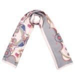 Sjaal-Silky-Circus-grijs-grijze-roze-pink-lange-glans-dames-sjaals-met-gekleurde-print-musthave-scarfs-shawls-online-bestellen-Photoroom