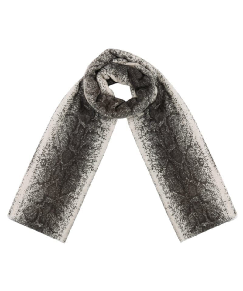 Sjaal-Trendy-Snake-sjaals-slangenprint-warme-winter-fashion-sjaals-online-kopen-shawl-omslagdoen-snakeprint-Photoroom