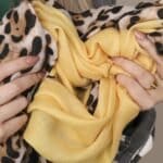 Sjaal-Wild-leopard-geel-gele-leopard-panterprint-sjaals-sjaaltjes-online-kopen-dames-accessoires-Photoroom