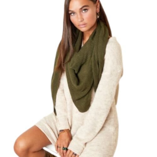 Sjaal-Wrap-Me-groen-groene-trendy-dames-sjaals-gebreide-grote-warme-fashion-omslagdoeken-yehwang-kopen-bestellen-Photoroom