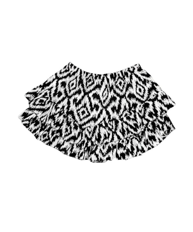 Skort-Pretty-Rushes-zwart-zwarte-wit witte-print-broekrok-korte-broek-short-skorts-laagjes-trendy-festival-kleding-kopen-musthaves-Photoroom