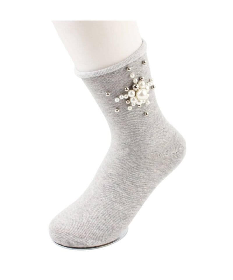 Sokken-Pearl-Flower-grijs-grijze-korte-dames-sokken-met-witte-grijze-parel-bloemen-detail-musthave-fashion-socks-festival-dames-sokken-strik