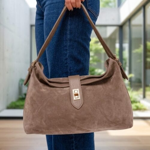 Suede Schoudertas Mareta donkerbruin bruine leer schoudertassen goud draaislot kopen bestellen chique model