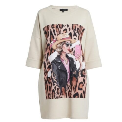 Sweaterdress-Tiger-Girl-beige-creme-lange-trui-half-lange-mouwen-trendy-print -Photoroom