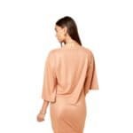 T-Shirtdress-Shimmer-licht-bruin-bruine-dames-jurken-met-glanzende-coating-trendy-kleding-yehwant-fashion-bestellen-kopen-back (2)-Photoroom