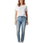 T-shirt-Pink-Unicorn-wit-witte-dames-shirts-met-unicorn-print-dames-kleding-kopen-fashion-festival-truitje-tshirts-met-print-model-Photoroom