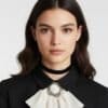 Vlinderdas Bow Tie Broche off white wit vlinderdas model