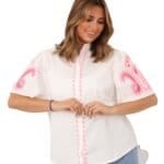 Wit Hemd Boho Pink witte dames hemden blouses met geborduurde roze details katoenen zomer kleding kopen bestellen 1-Photoroom