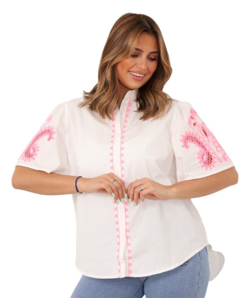 Wit Hemd Boho Pink witte dames hemden blouses met geborduurde roze details katoenen zomer kleding kopen bestellen 1-Photoroom