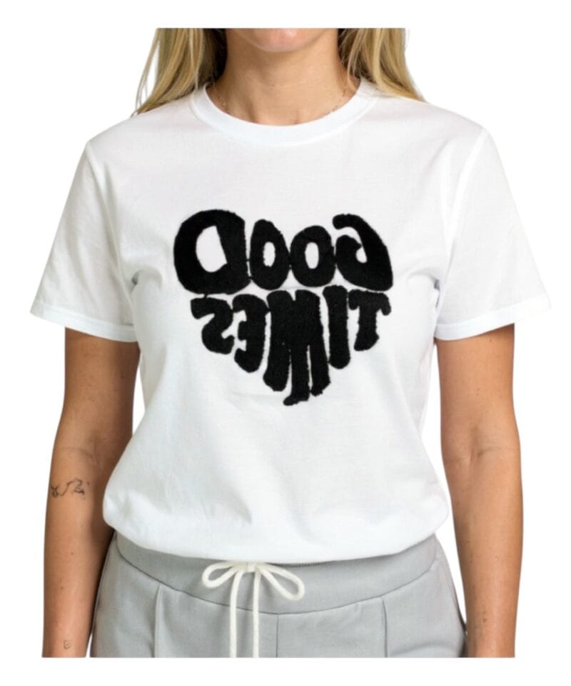 Wit Shirt Good TImes wite dames strech t shirts tops wollen aplicatie tekst By CLara tops truitjes kopen bestellen model-Photoroom