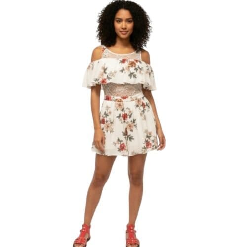 Witte-Playsuit-Bloemen-kant-wit-jumpsuit-jumper-dames-kleding-kanten-sexy-strapless-playsuits-festival-boho-ibiza-online-kopen-model-Photoroom