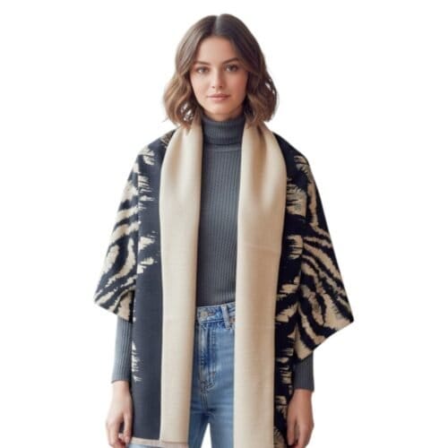 Wollen Sjaal Nalia beige zwart zwarte lange warme grote dames sjaals zebra print wol sjaals kopen bestellen twee kleurig model-Photoroom