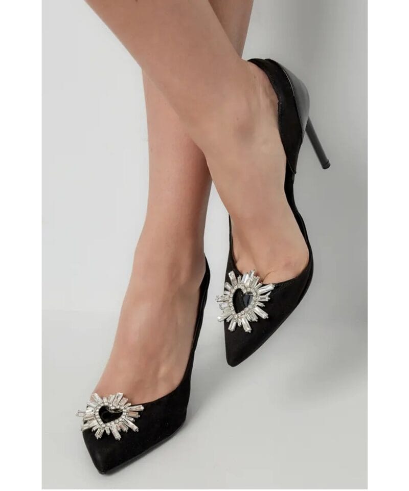 Zilveren Schoenenclips Hart-Met-Kristal-Strass-Steentjes-Trendy-Schoenaccessoires-Luxe-Accessoires-voor-Je-Pumps-hartvormige-schoenclips-detail