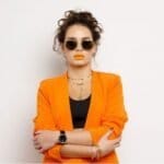 Zonnebril-Tough-Girl-Groen-groene-glazen-gouden-montuur-hippe-fashion-piloten-brillen-iets-hoekig-brillen-2018-2019-shop-online-goedkoop-stoere-dames-brillen model-Photoroom
