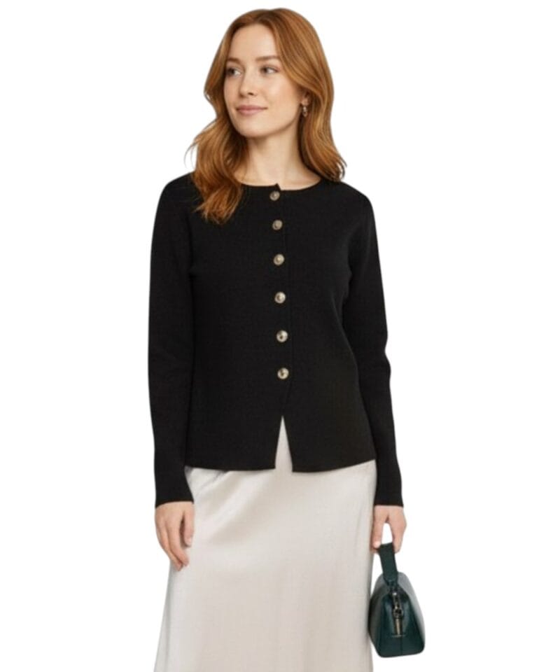 Zwart Vest Gouden Knopen zwarte lange mouwen trendy dames vesten cardigan warm chique fashion model 1-Photoroom