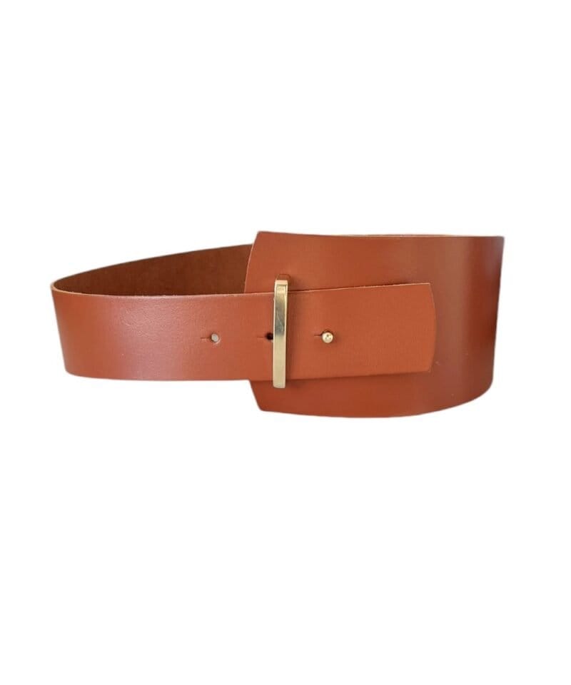 cognac-Leren-Riem-Asymmetrische-cognac-brede-riemen-a-symmetrische-brede-leer-dames-riemen-ceinturen-goud-beslag-overslag-riem-kopen-bestellen-Joss-mode