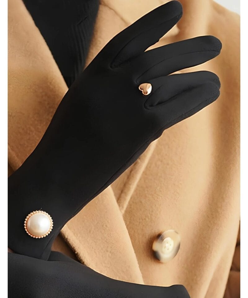 zwarte handschoenen hart ring zwart dames handschoen met gouden hart en parel details trendy fashion warme kopen bestellen model1-Photoroom