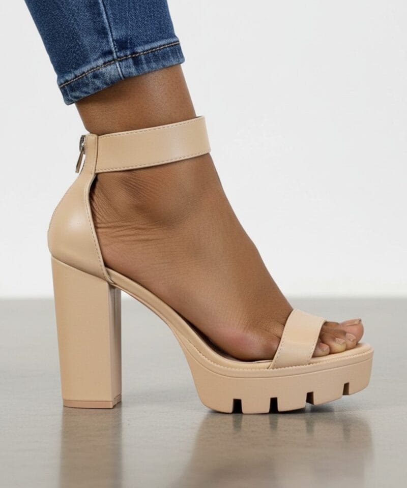 Beige Plateau hakken Jeeini opentoe blokhak-beige-nude-talon-dames-hakken-pump-hak-high-heels-plateauzool-trendy-schoenen-kopen-bestellen-model 1