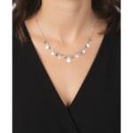 Ketting-Be-Happy-zilver-zilveren-kettingen-rode-steentjes-muntjes-fashion-sieraden-kopen-layers-laagjes model