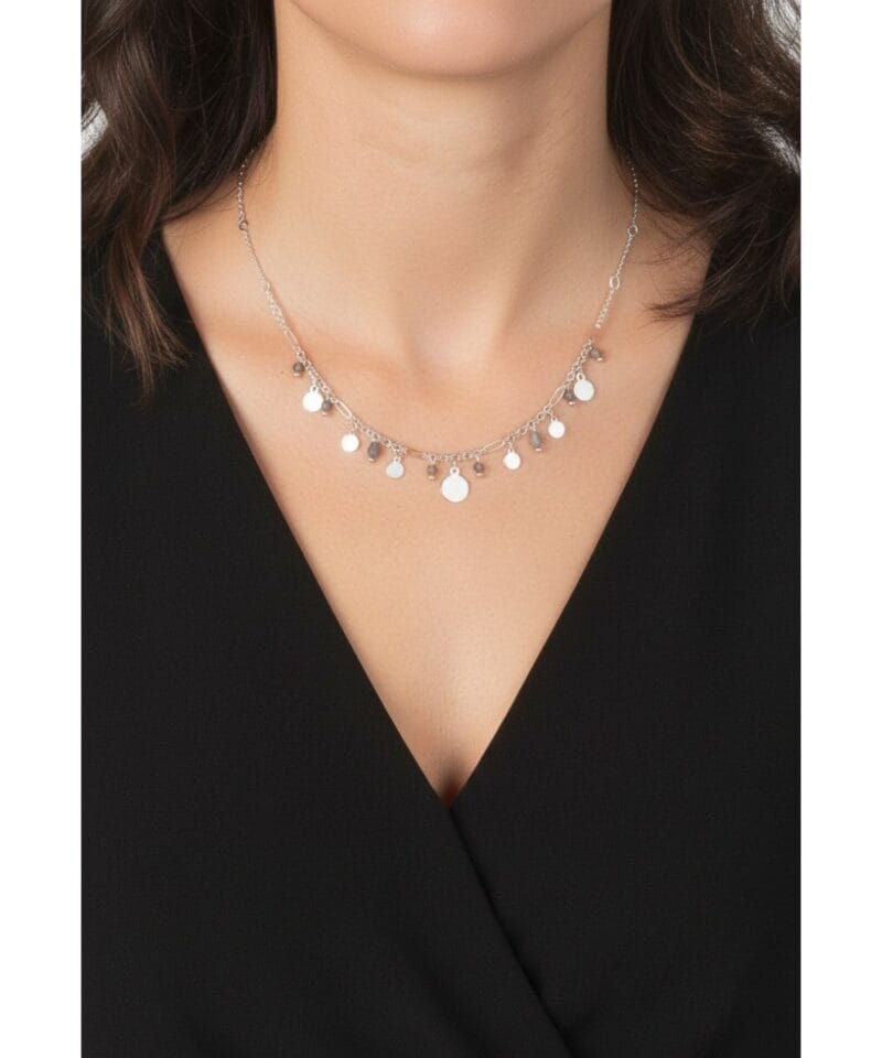 Ketting-Be-Happy-zilver-zilveren-kettingen-rode-steentjes-muntjes-fashion-sieraden-kopen-layers-laagjes model