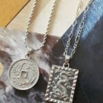 Ketting-Mythological-Coin-zilver-zilveren-gold-plated-dames-kettingen-munt-bedel-lange-dunne-necklages-online-bestellen-fashion detail