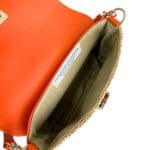 Leren Schoudertas Raffia Love cognac leren schoudertas raffia met leer houten draaislot lang gouden kettinghengsel musthave fashion bags tassen kopen binnen-Photoroom