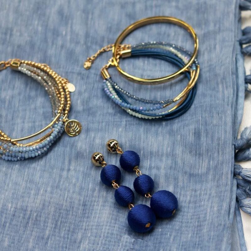 Oorbellen-Happy-Balls-blauw-blauwe-lange-oorbel-oorhanger-rondjes-touw-musthave-fashion-oorbellen-earrings-look-a-like-online-kopen
