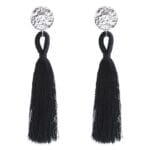 Oorbellen-Happy-Tassle-zwart-zwarte-lange-oorbellen-oorhangers-goud-beslag-kleurrijke-statement-musthave-sieraden-