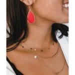Oorbellen Matte Snake Gouden-Oorbellen-Red-Snake-gouden-dames-oorbellen-met-rode-slangenprint-sieraden-kopen-bestellen model