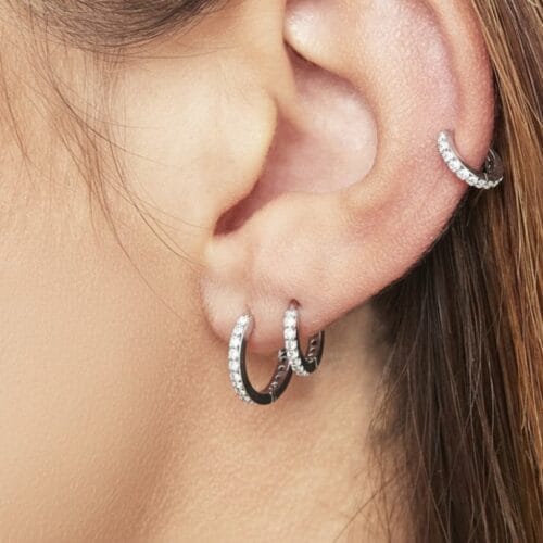 Oorbellen-Setje-Rounds-zilver-zilveren-dames-oorbellen-met-steentjes-rvs-earrings-trendy-bestellen model