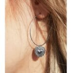 Oorbellen-True-Love-zilver-zilveren-oorhangers-hart-bedel-rvs-sieraden-kopen model