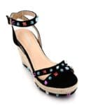 Zwarte Sleehak Studs zwart-zwarte-sleehakken-wedges-hoge-schoenen-dames-kleurde-studs-gekleurde-stenen-zomer-musthave-fashion-shoes-online-e1528643492884