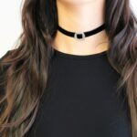 choker-barok-chokers-zwarte-zwart-kettingen-zilveren-gesp-korte-ketting-accessoires-dames model